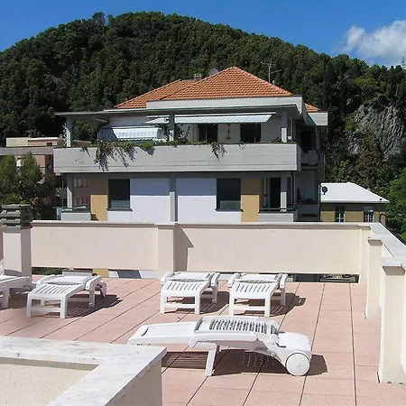 Pozzi Πανσιόν Σέστρι Λεβάντε